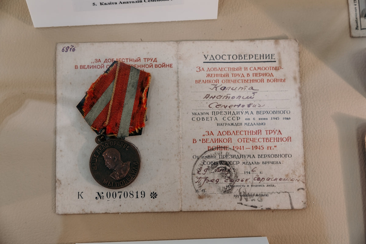 round brown medal Image